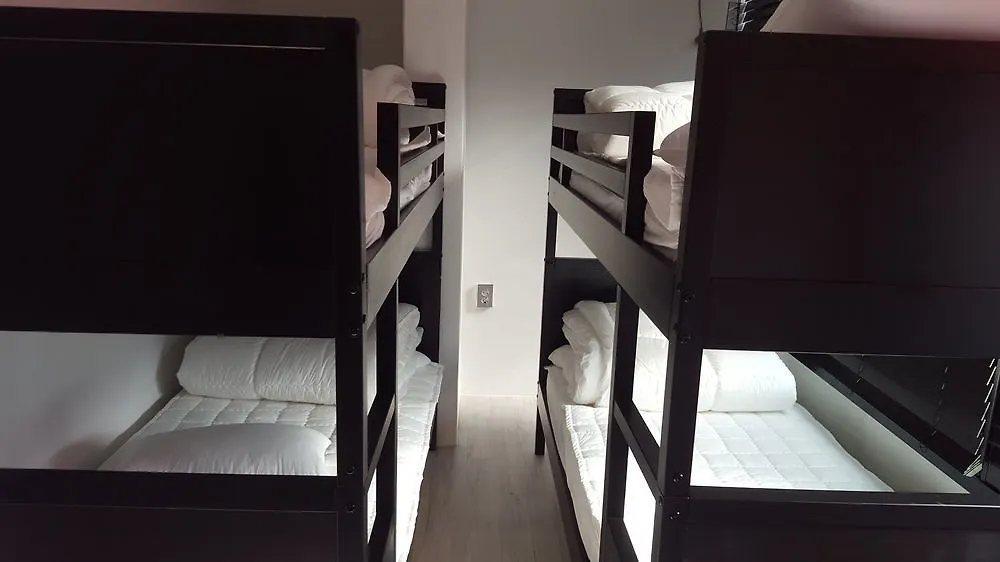 Amazon Guesthouse Seoul 2*,